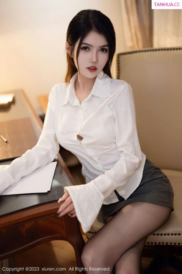 媛媛酱  [XiuRen]高清写真图 2023.01.12 No.6125 媛媛酱belle 短裙丝袜第3张图片
